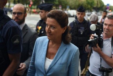 Justiça francesa acusa ex-ministra da Saúde por sua gestão da covid-19