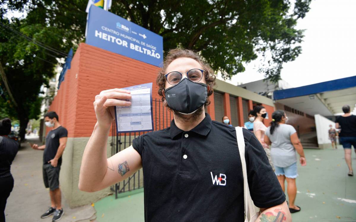 Rio de Janeiro - 11/09/2021 - Cidade/ Saude/ Vicinacao/ - Repescagem da vacinacao no Rio, pessoas sendo vacinadas no posto Heitor Beltrao na Tijuca, zona norte, neste sabado (11).na foto Igor Rahem . Foto : Fabio Costa/ AgenciaO Dia