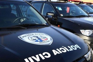 Pais são presos por suspeita de vender a filha de 11 anos por três garrafas de cerveja