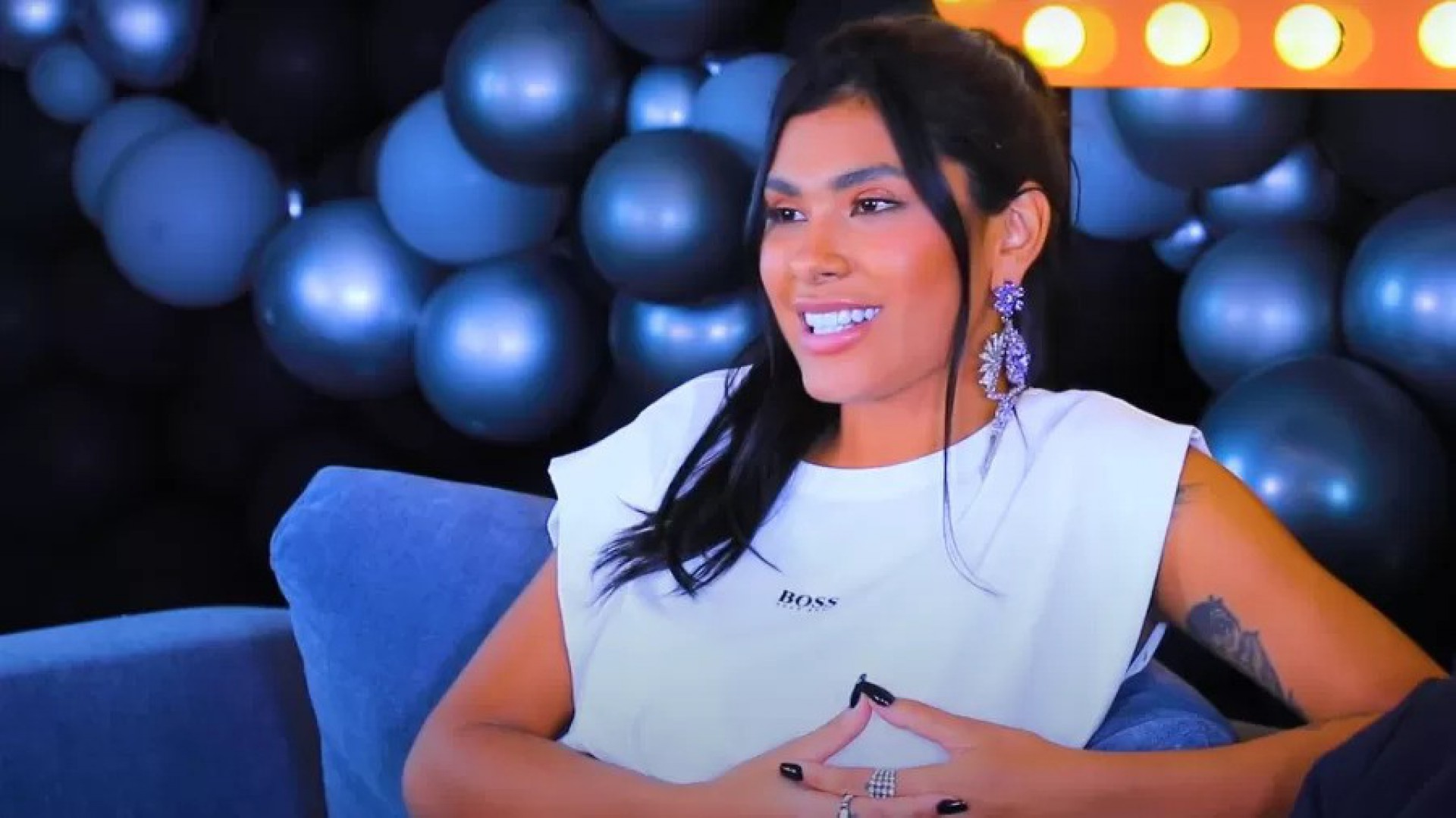 Pocah homenageia a filha com tatuagem  - Reprodução