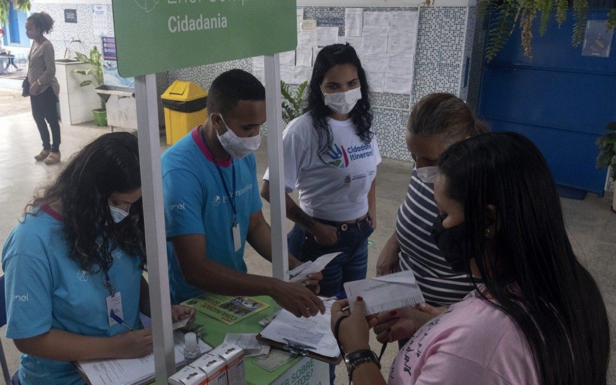 Enel levou informa&ccedil;&otilde;es sobre economia de energia e tarifa social, al&eacute;m de distribuir l&acirc;mpadas de LED para a comunidade