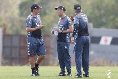 Novo técnico do Vasco, Fernando Diniz comanda primeira atividade com o elenco
