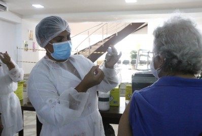 Vacinação: Niterói já superou metade da população com segunda dose
