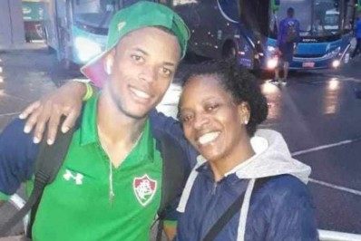 Mãe de Caio Paulista relembra quando filho foi dispensado do Fluminense: 'ele tinha que voltar'