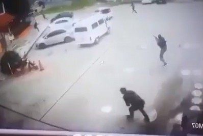 Grupo invade posto e mata homem dentro do carro em área de milícia em Santa Cruz