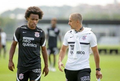 Corinthians confirma que Willian não joga e reclama de 'tratamento desigual' da Anvisa com Flamengo