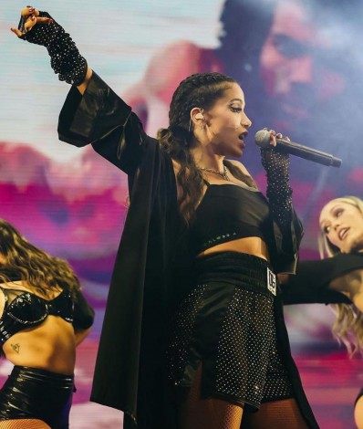 Anitta se apresenta em evento de luta nos EUA
 - Reprodução