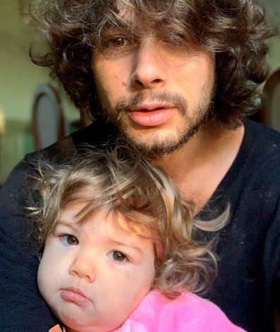 Rafael Vitti encanta a filha com truque de mágica - Reprodução