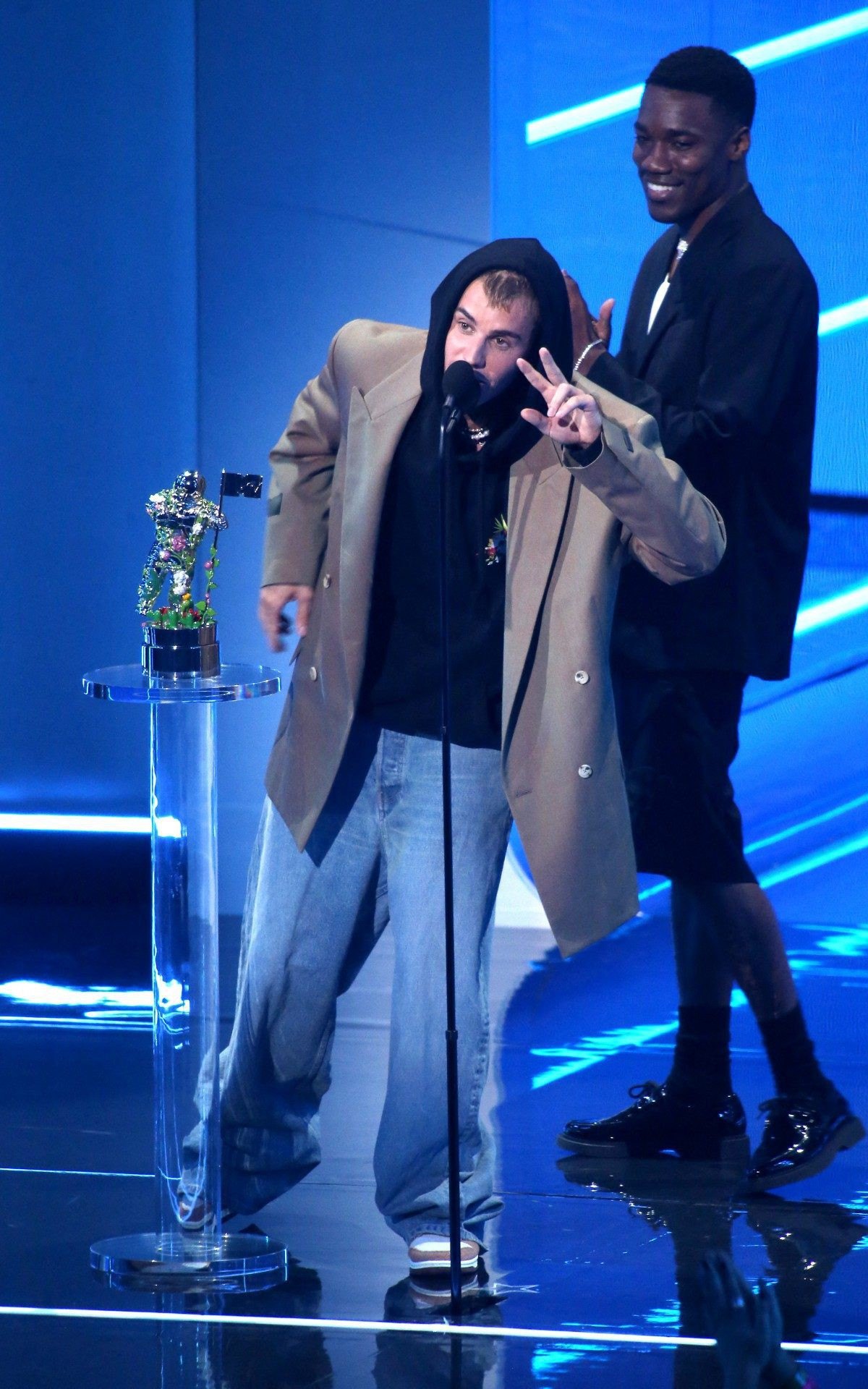 Justin Bieber e Giveon ganham pr&ecirc;mio por 'Peaches'