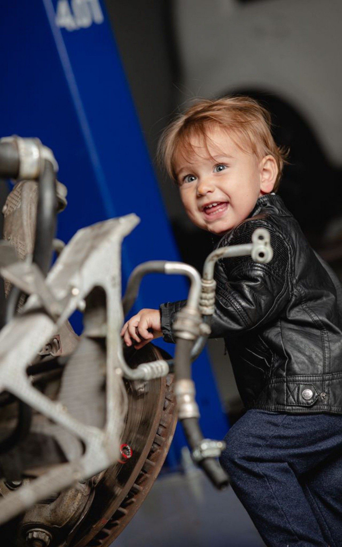 Julio Rocha fez uma sess&atilde;o de fotos pra l&aacute; de especial ao lado dos filhos 