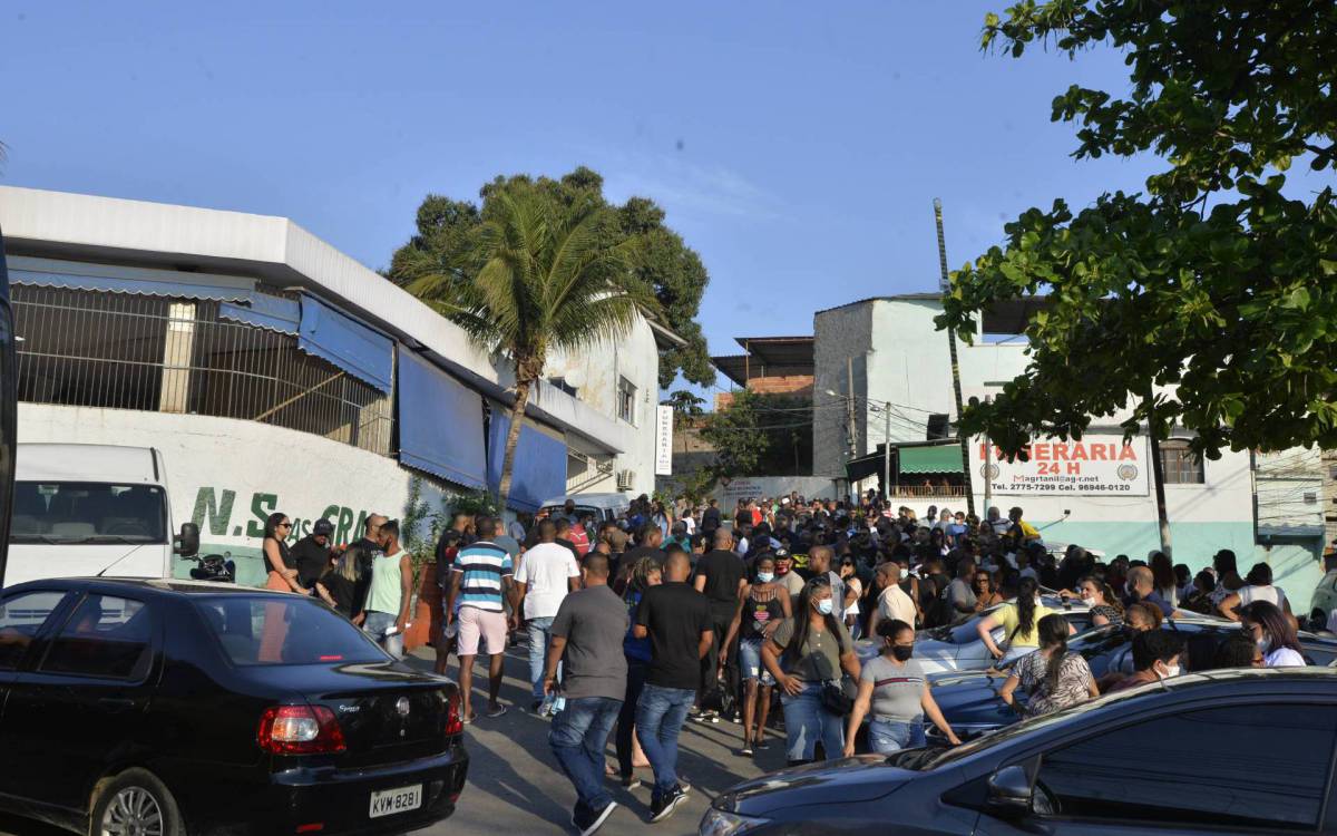 POLITICA/ POLICIA/ VIOLENCIA / Rio - Enterro do Vereador Joaquim Jose Kinze  Santos, no cemiterio  Nossa Senhora das Gracas em Duque de Caxias  Foto : Fabio Costa/ Agencia O Dia