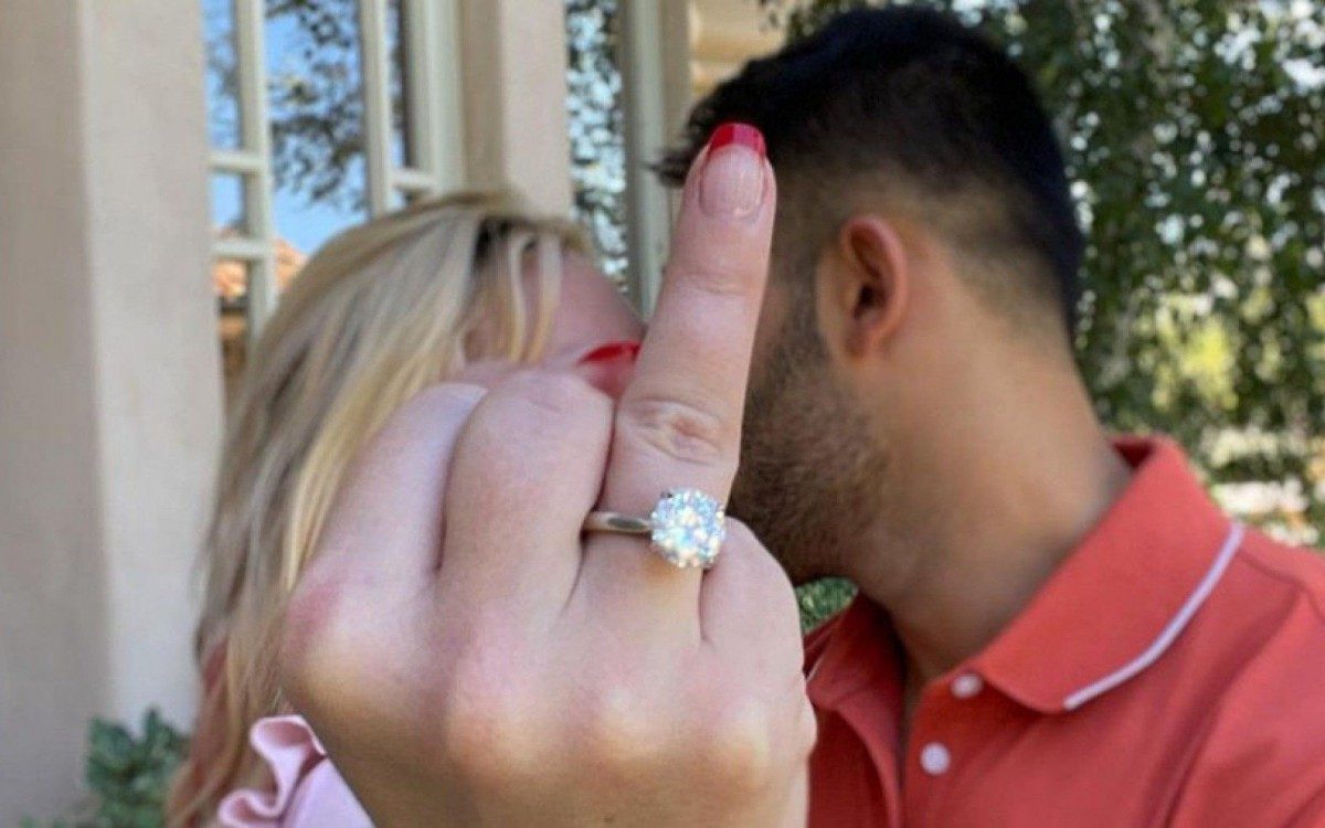 Britney Spears anuncia pedido de casamento
