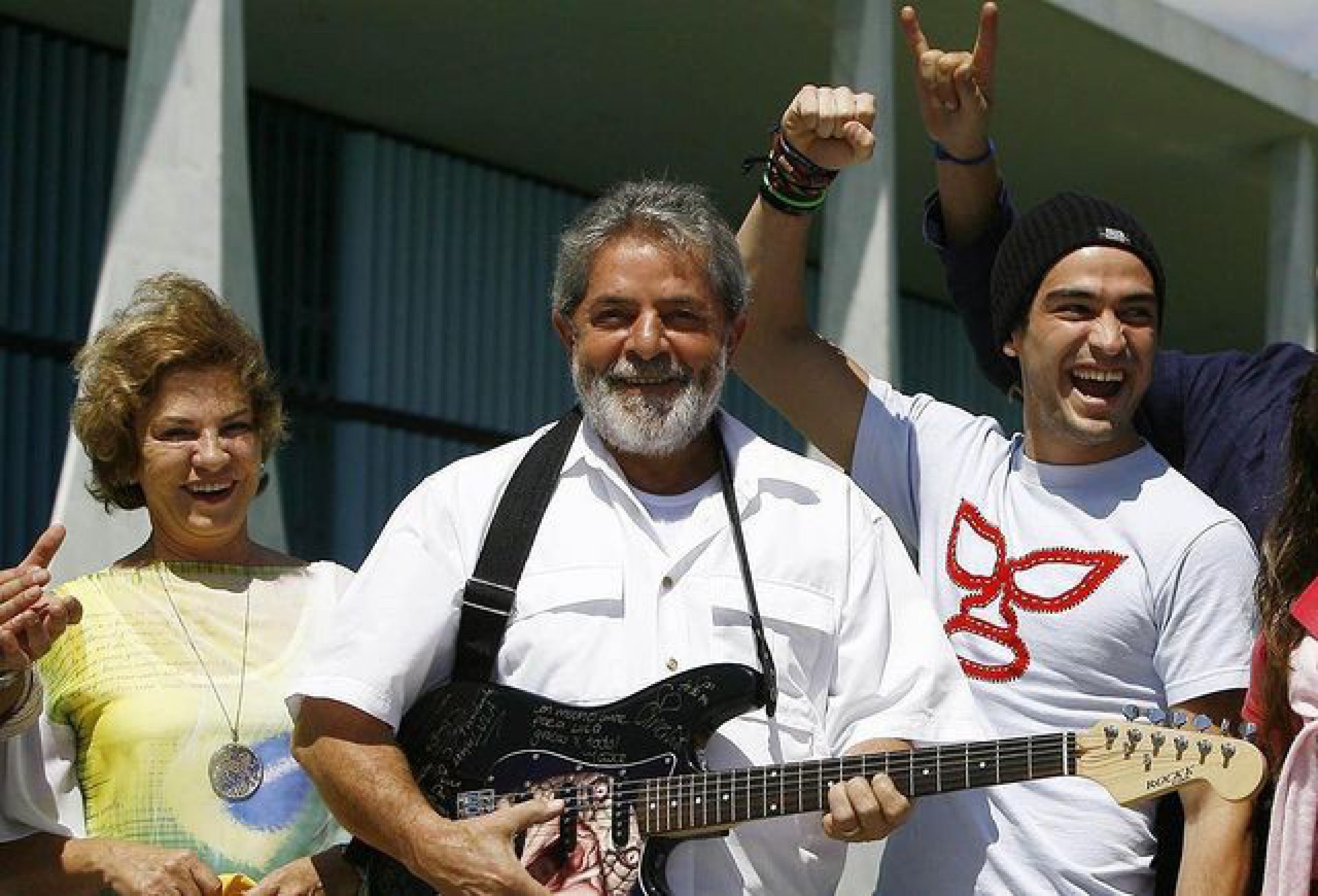 Alfonso Herrera posou com o ex-presidente Lula em visita ao Brasil - Reprodução/Instagram