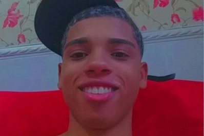 'Ele tomou um tiro nas costas tentando se proteger', diz irmã de MC morto em festa na Baixada