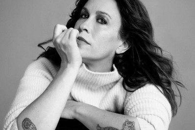 Cantora Alanis Morissette revela ter sido estuprada na adolescência