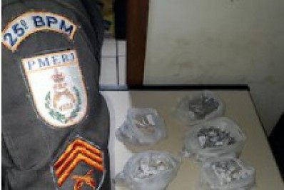GAT apreende drogas na Boca do Mato, em Cabo Frio