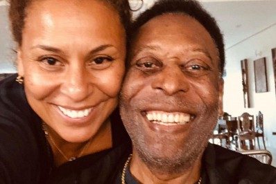'Ele sairá dessa!', diz filha de Pelé 