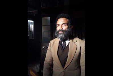 Do teatro para a TV: Déo Garcez vive 