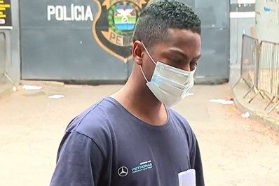 Polícia retira foto de jovem preso injustamente de álbum de suspeitos