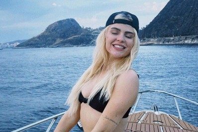 Luísa Sonza abre álbum de fotos após passeio de barco: 'Eu te amo RJ'