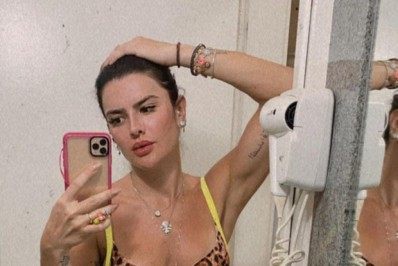 Mirella Santos mostra barriga sarada em selfie no espelho