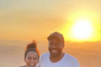 Taís Araujo celebra 17 anos ao lado de Lázaro Ramos e web vê indireta