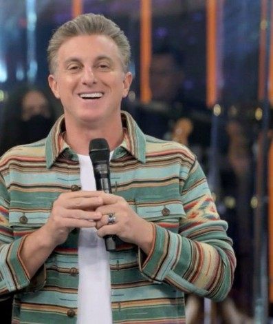 Luciano Huck se derrete todo por Angélica no 'Domingão' - Reprodução