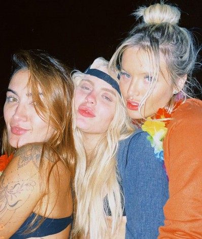 Luísa Sonza curte passeio de barco no Rio de Janeiro com a cantora Gabi Melim e a prima Nadine Gerloff - Reprodução/Instagram