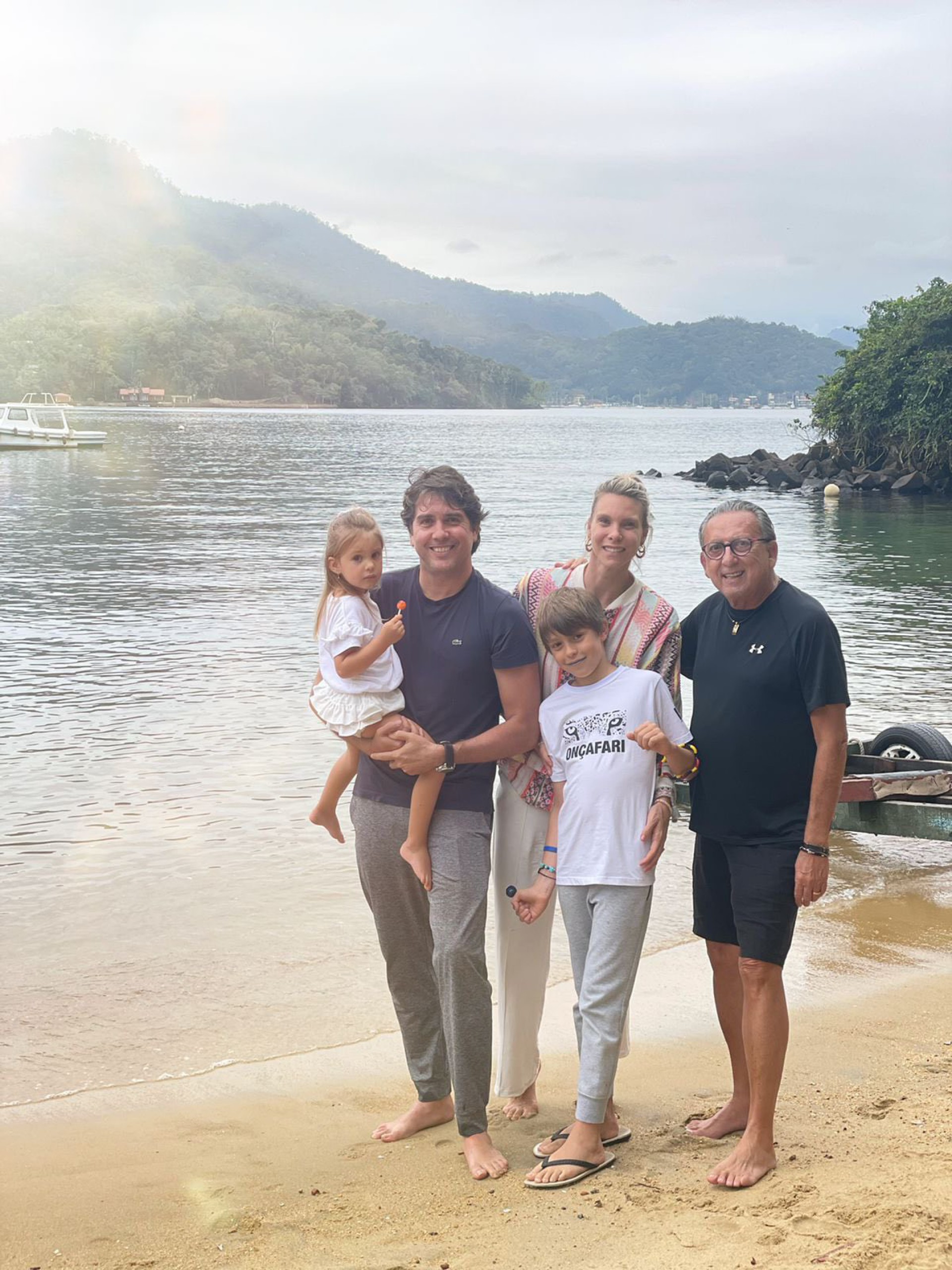 Galvão Bueno curte final de semana em família em Angra dos Reis - Reprodução Internet