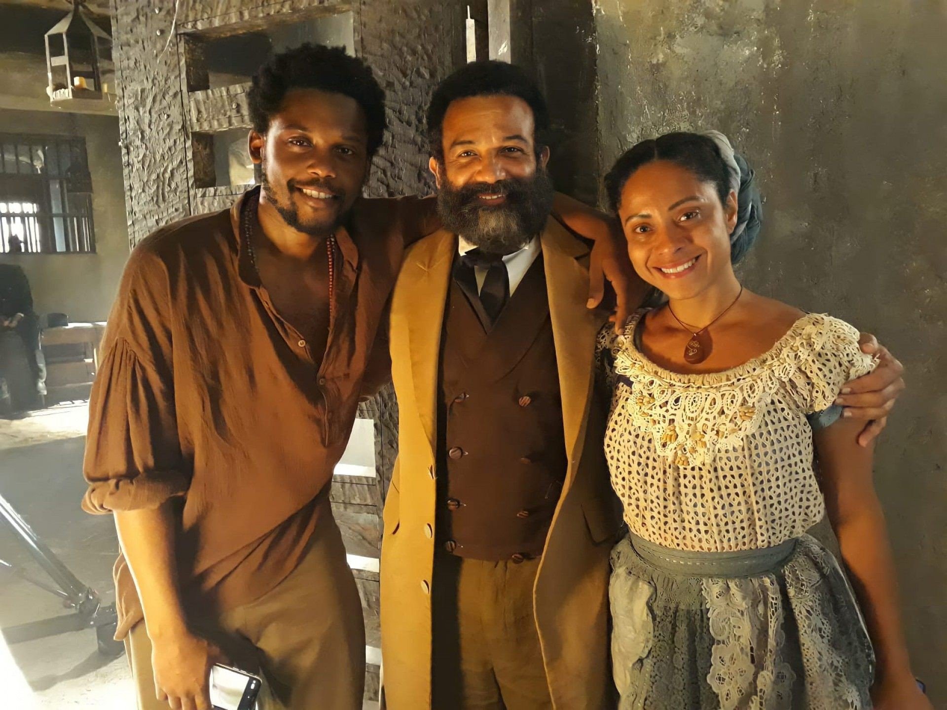 Déo durante intervalo com colegas de elenco - Foto: arquivo pessoal