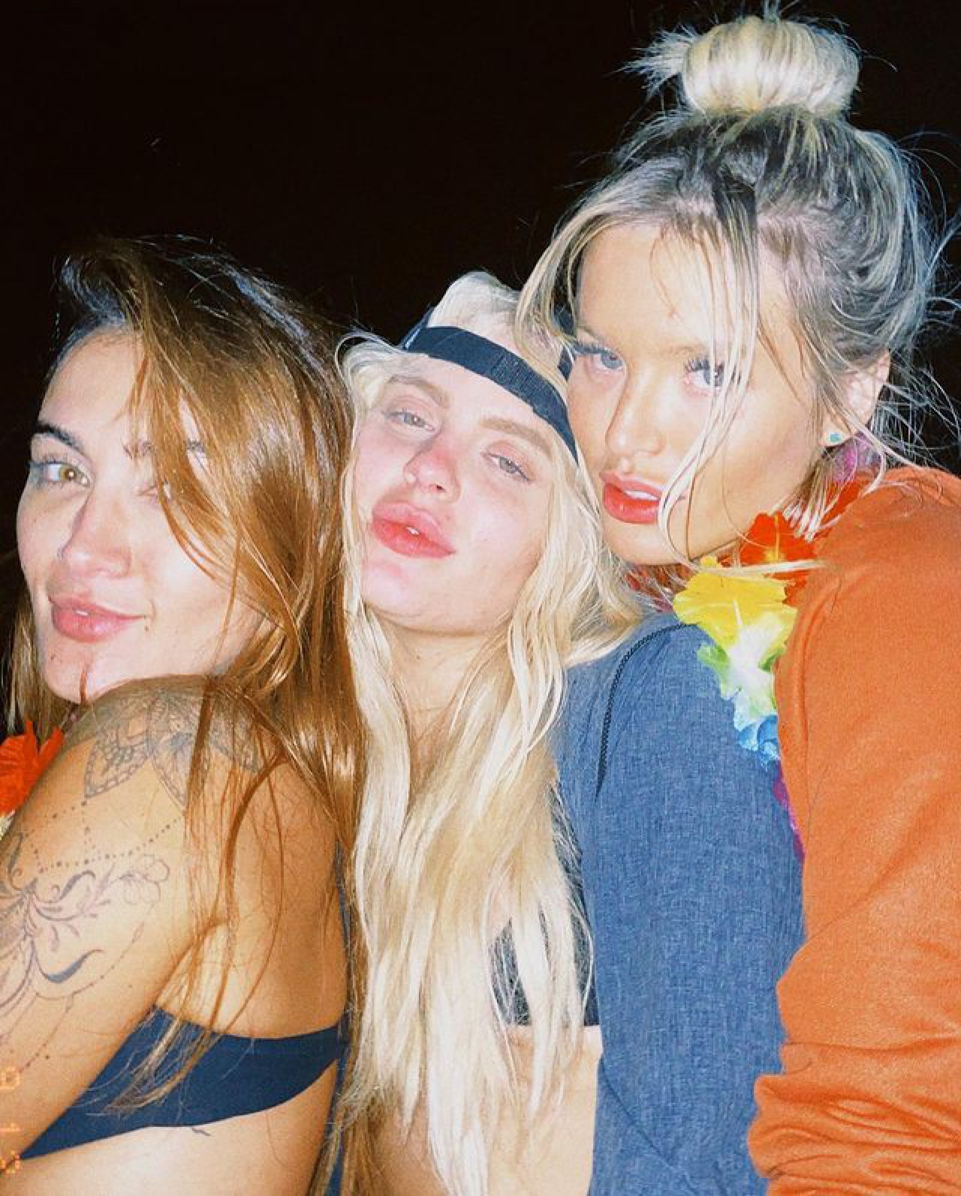 Luísa Sonza curte passeio de barco no Rio de Janeiro com a cantora Gabi Melim e a prima Nadine Gerloff - Reprodução/Instagram