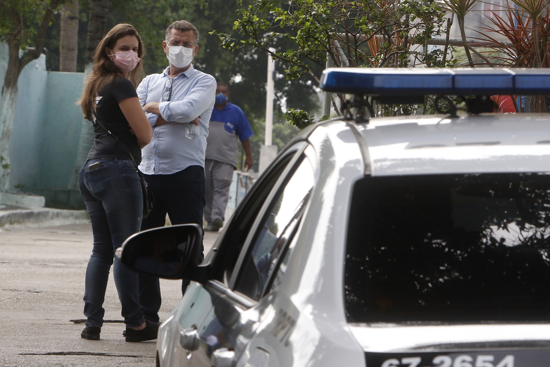Policia - Vereador morto - Familiares e amigos do vereador Joaquim Quinze, morto na noite de domingo, estiveram, na manha de hoje, no IML de Duque de Caxias, na baixada fluminense, para liberaçao do corpo - Reginaldo Pimenta / Agencia O Dia