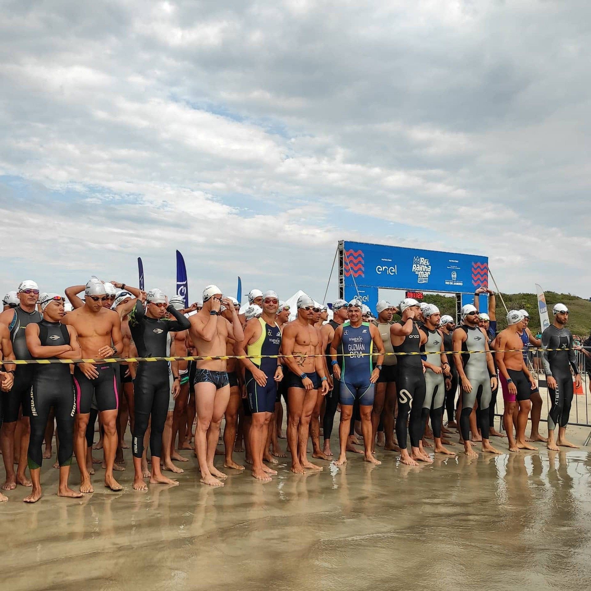 O secretário municipal de Turismo e Esportes, Carlos Cunha, formalizou o convite para o evento voltar ao Peró em 2022 - Divulgação