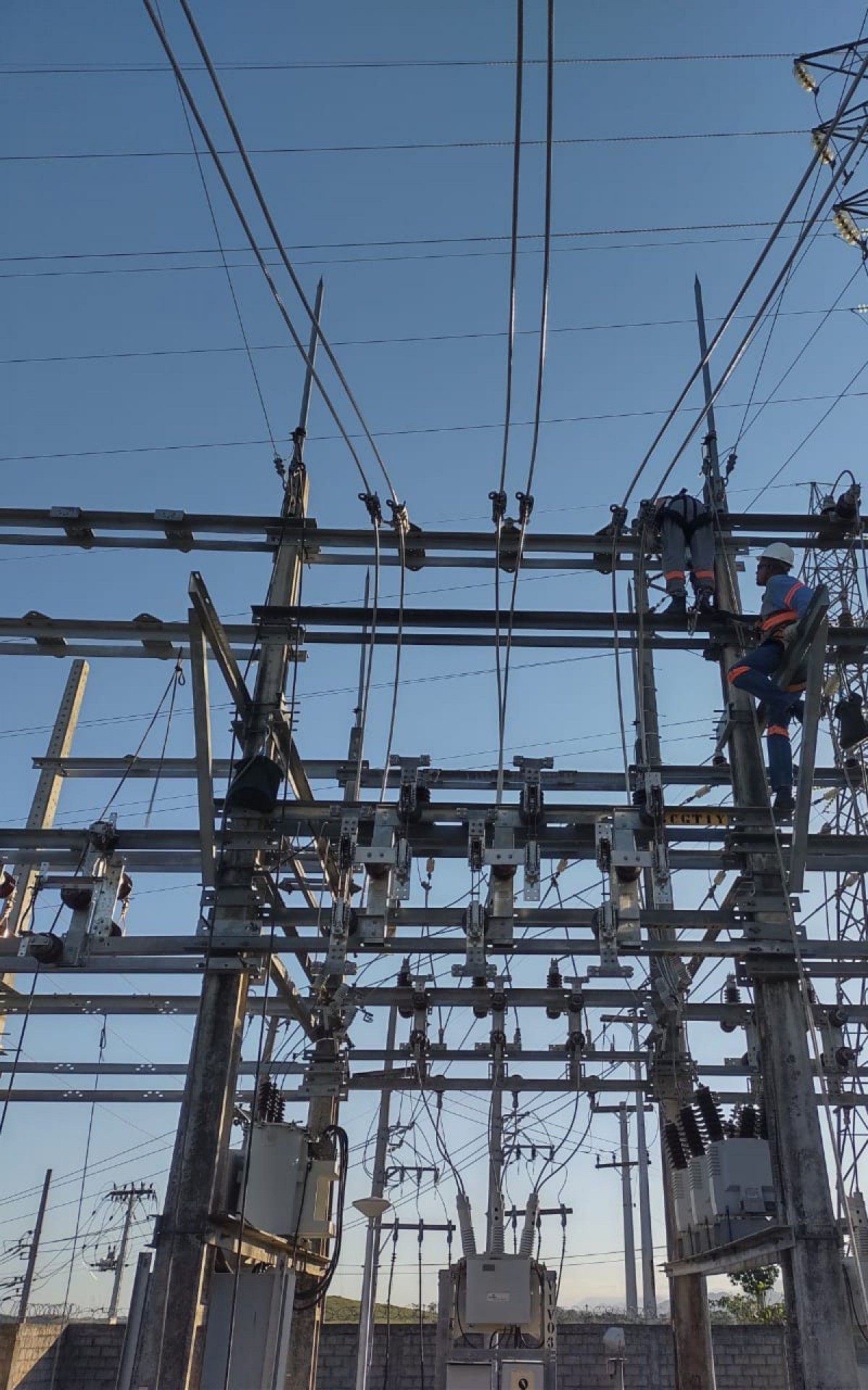 Enel Distribui&ccedil;&atilde;o Rio utilizou t&eacute;cnica que evitou a interrup&ccedil;&atilde;o do fornecimento de energia durante a execu&ccedil;&atilde;o das obras