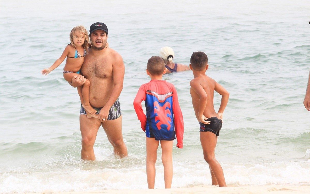 Pablo Oliveira e os filhos