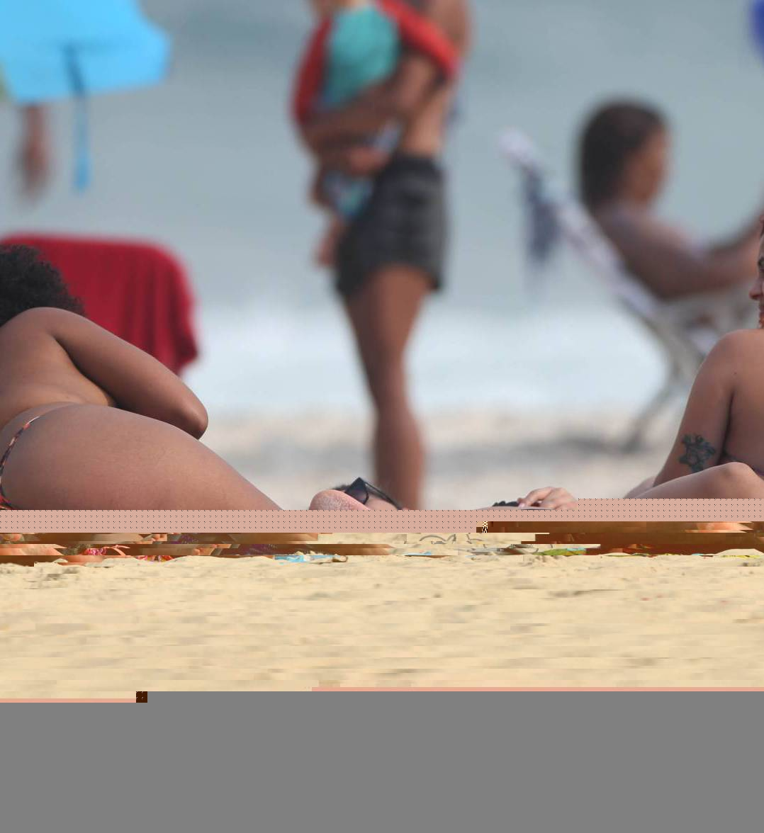 Rio,14/09/2021-LEME- Praia,movimentacao na praia do Leme. Na foto, mulheres pegando sol.Foto: Cleber Mendes/Agência O Dia - Cléber Mendes