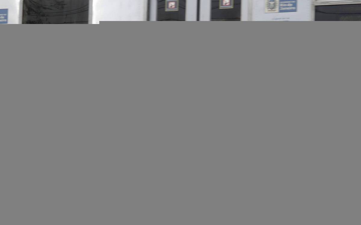 Policia - Homem morre em via ferrea, proximo a esta&ccedil;ao de Bangu, zona oeste do Rio, na manha de hoje, causando problemas na circula&ccedil;ao dos trens. Na foto, pessoas se arriscam na via.