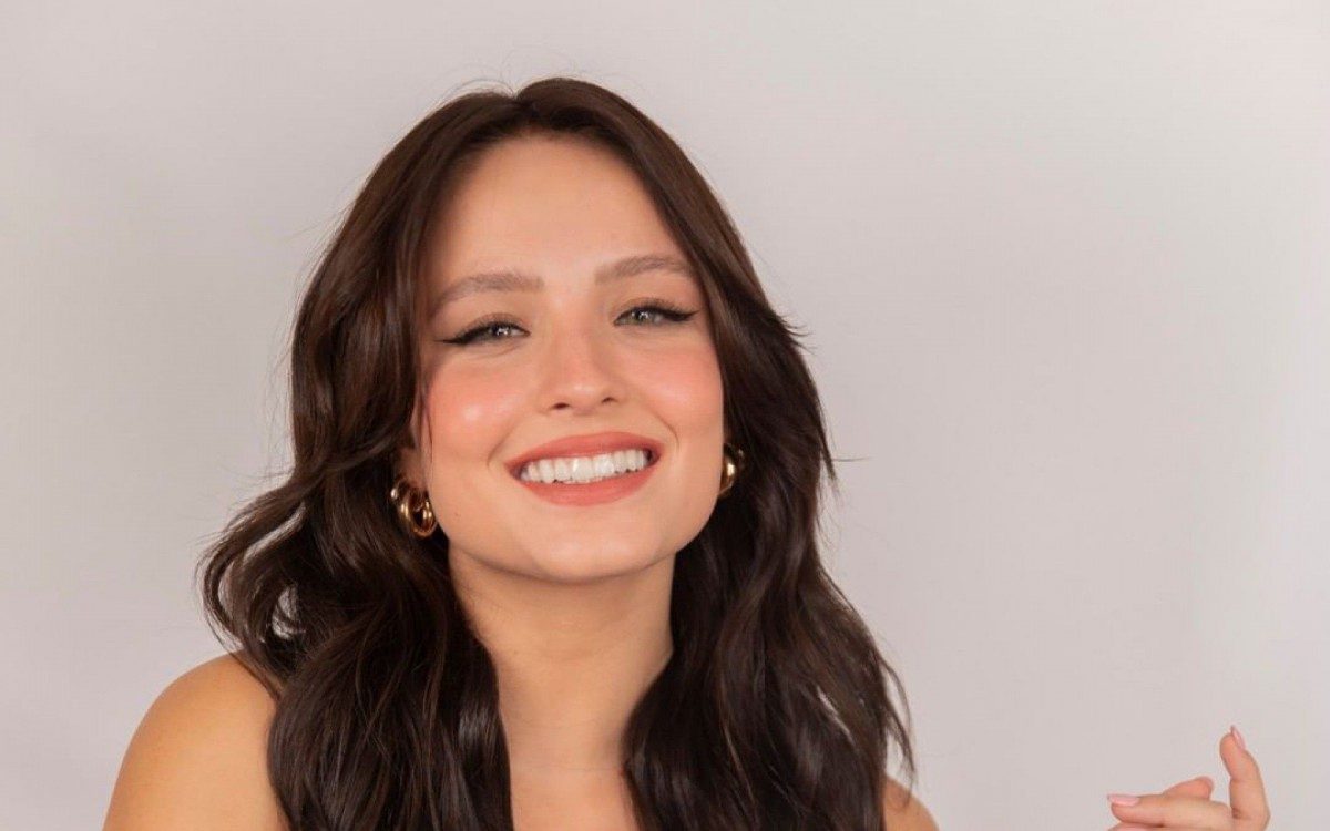 Larissa Manoela muda visual