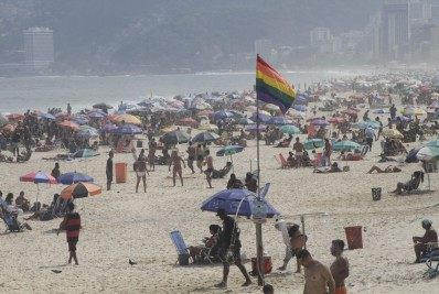 Praias do Rio ficam cheias no dia mais quente do inverno 