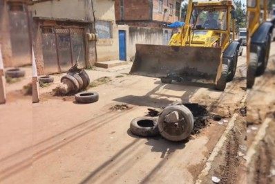 PM realiza operação para retirada de barricadas em Meriti