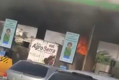 Vídeo: Caminhão pega fogo e bloqueia três cabines do pedágio da Ponte Rio-Niterói