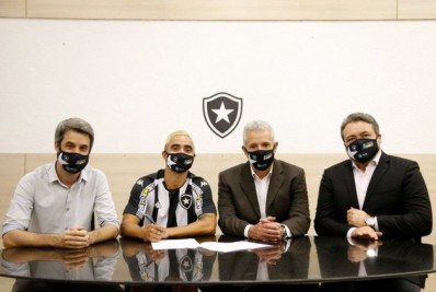 Dirigentes celebram esforço de Rafael para assinar com o Botafogo: 'Nunca vi um cara abrir mão do que você abriu'