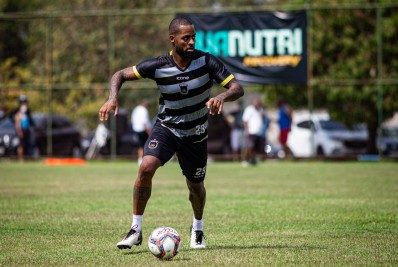 Especulado em Fla e Vasco, Dedé volta às raízes e mantém a forma no Volta Redonda