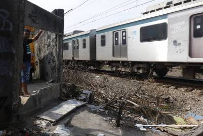 Além dos furtos, passagens clandestinas provocam transtornos no sistema ferroviário do Rio 