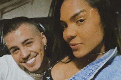 Biel leva Tays Reis para jantar e é convidado a se retirar do restaurante