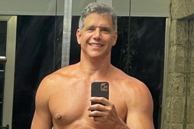 Aos 51, Marcio Garcia posa sem camiseta na web: 'Que cinquentão'