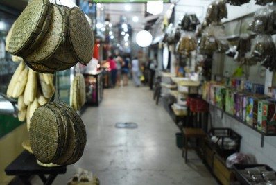 Mercado Municipal de Campos completa 100 anos mantendo função de servir e ser ponto de encontro