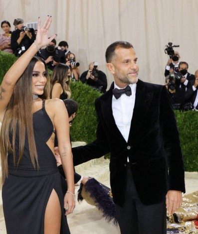 Anitta e Alexandre Birman no Met Gala 2021 - AFP