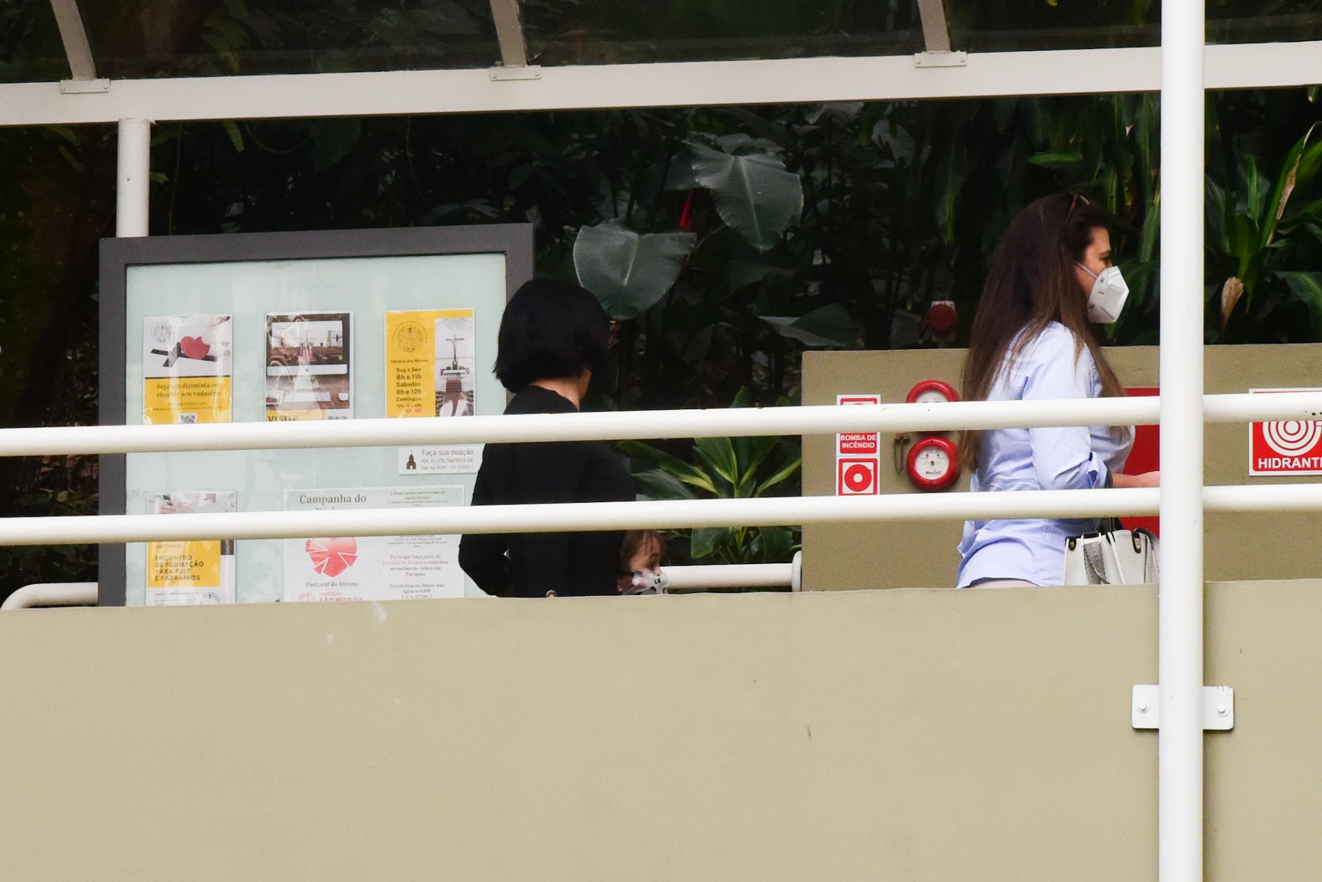 Viúva de Dudu Braga vai à missa de sétimo dia de morte do filho do cantor Roberto Carlos - Leo Franco/AgNews