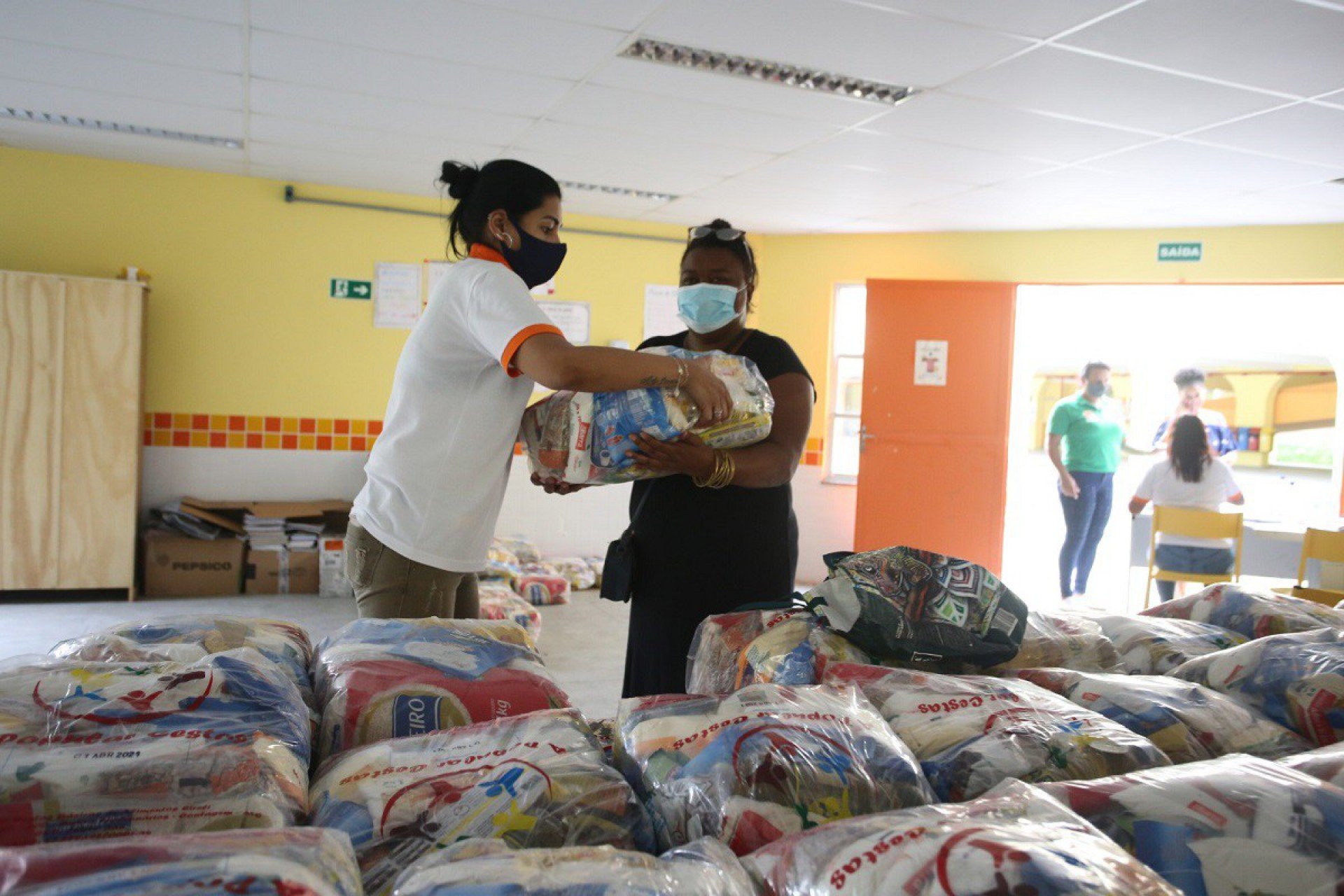 Centro e Itaipu são os próximos bairros a receberem cestas básicas
